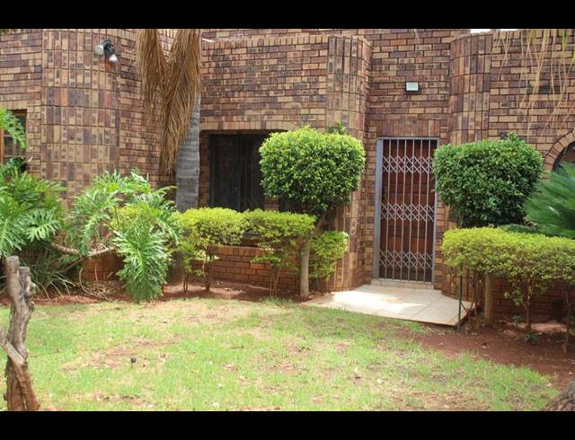 5 BEDROOM HOUSE FOR SALE IN PIERRE VAN RYNEVELD